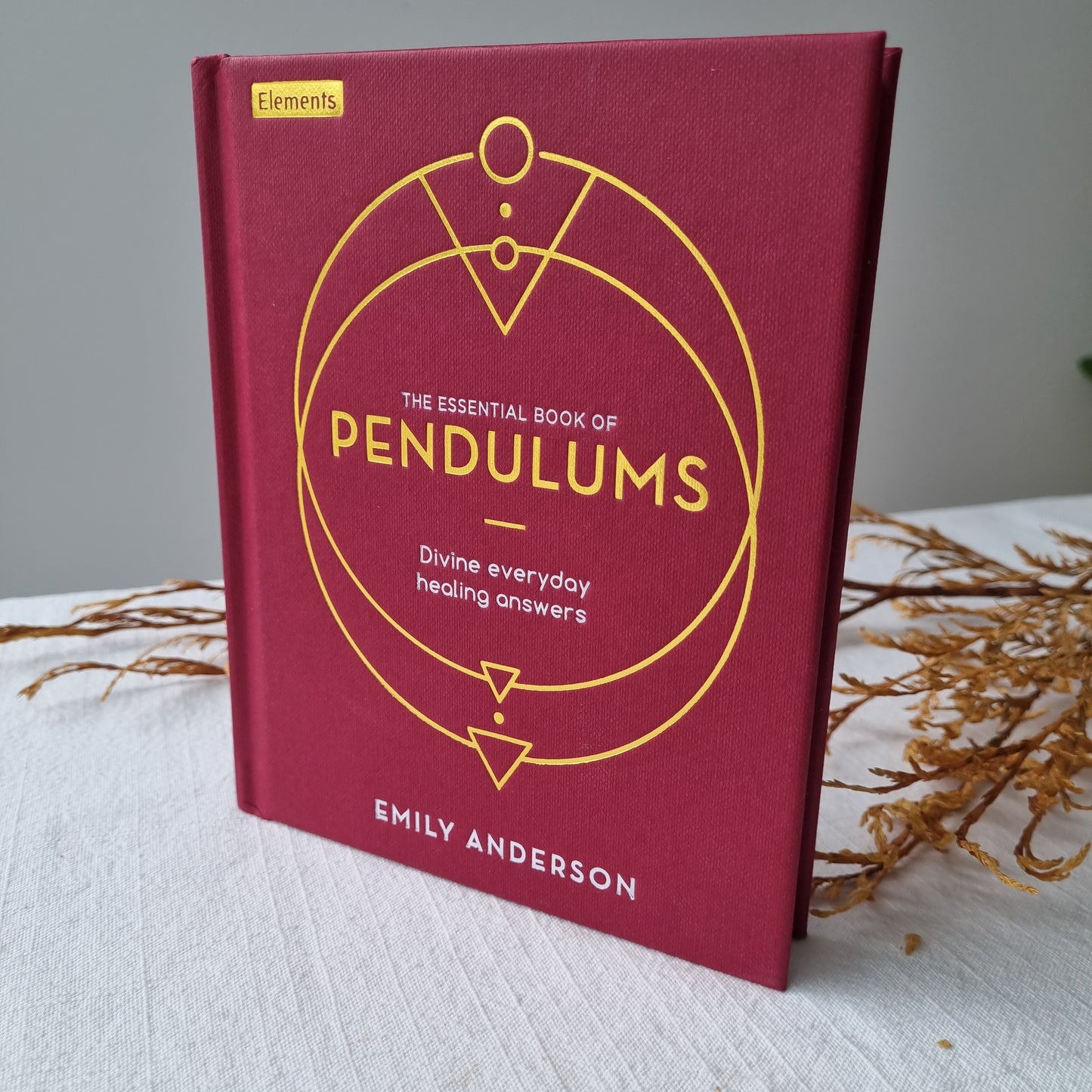 The Essential Book of Pendulums - Emily Anderson - Sparrow and Fox