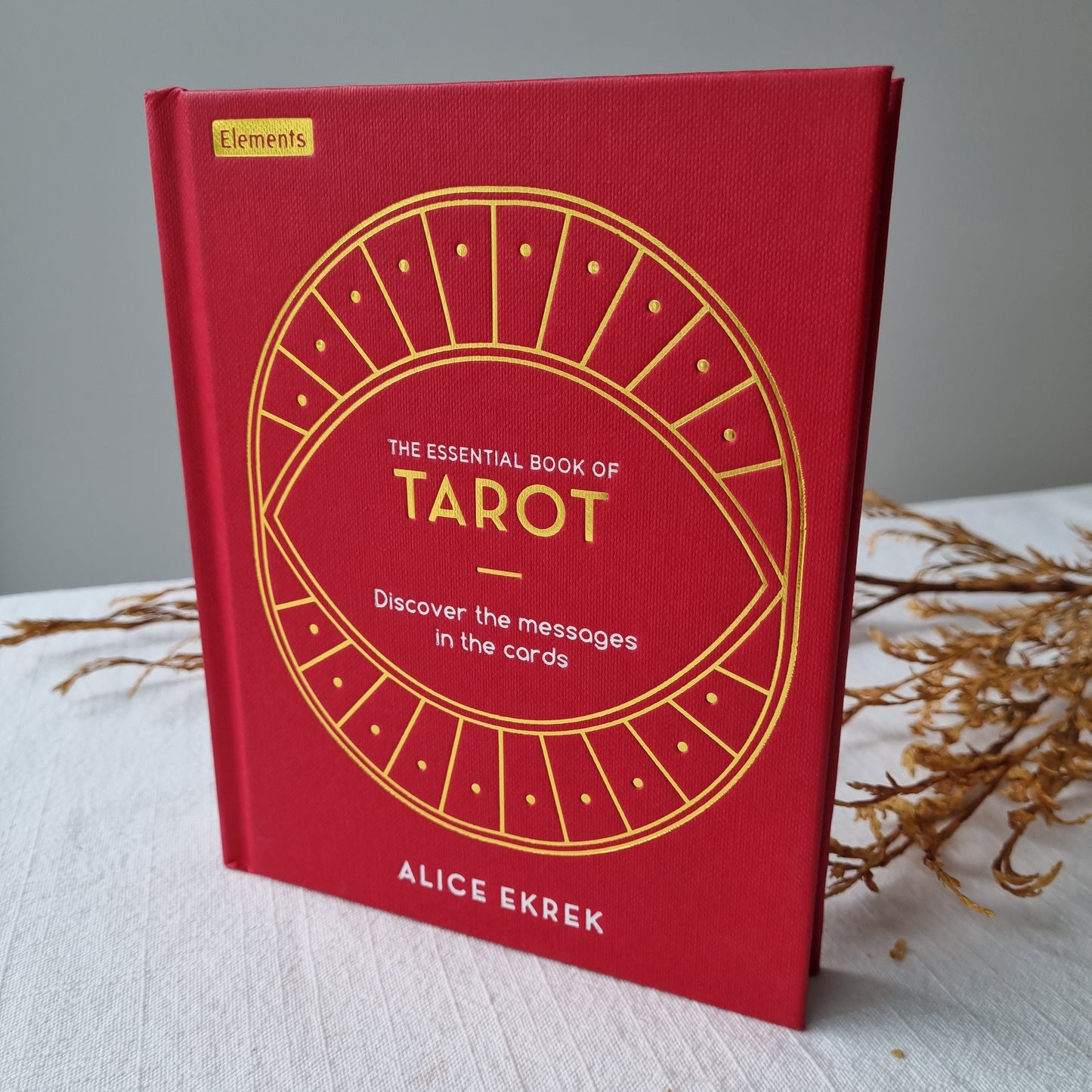 The Essential Book of Tarot - Alice Ekrek - Sparrow and Fox