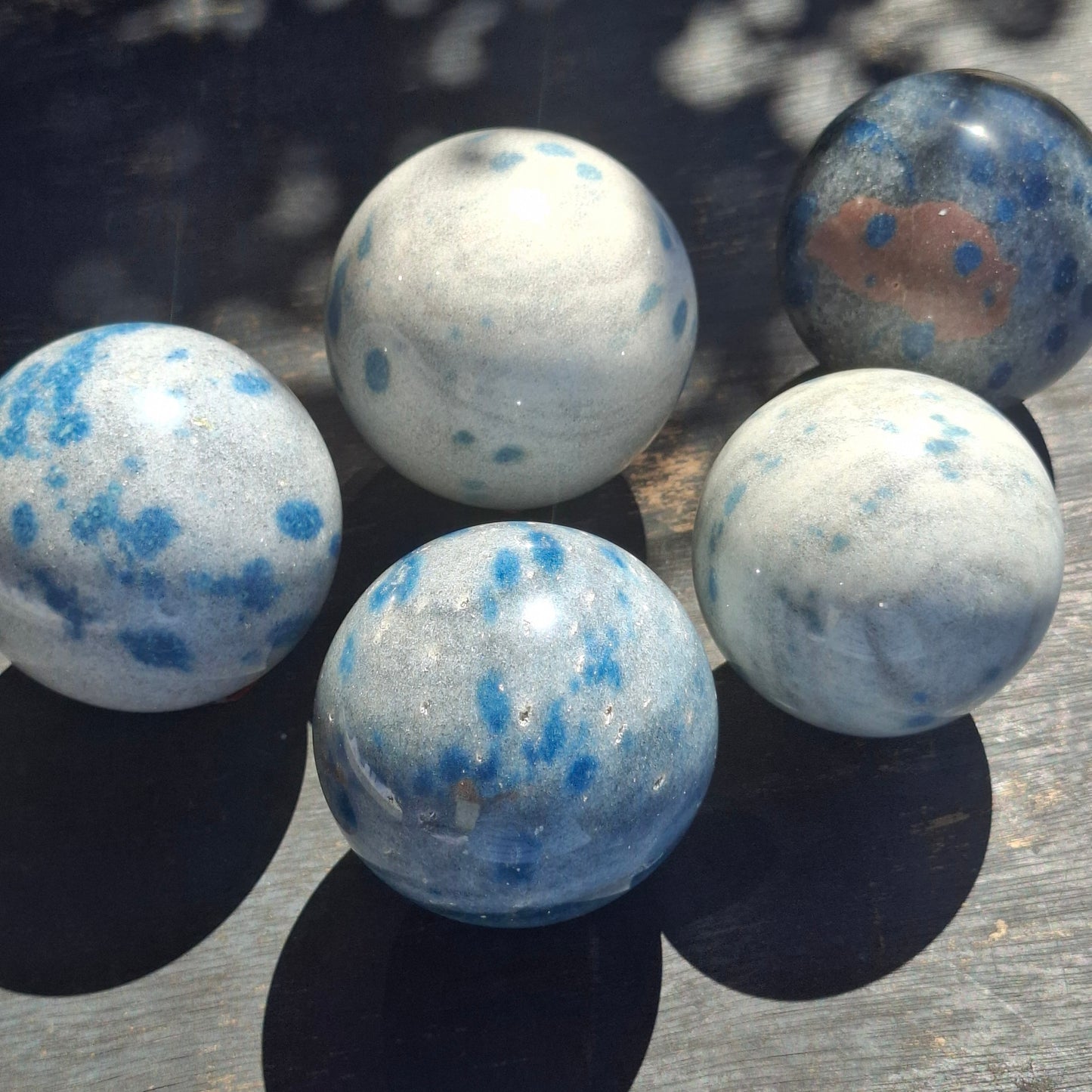 Apatite in Cleavelandite Sphere